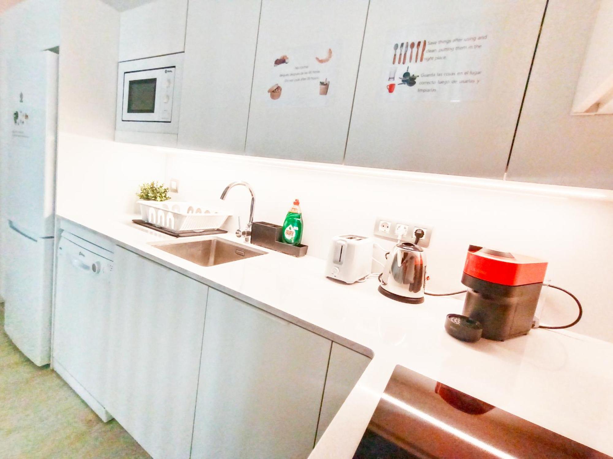 Private Rooms By Plaza Universidad Barcelona Luaran gambar