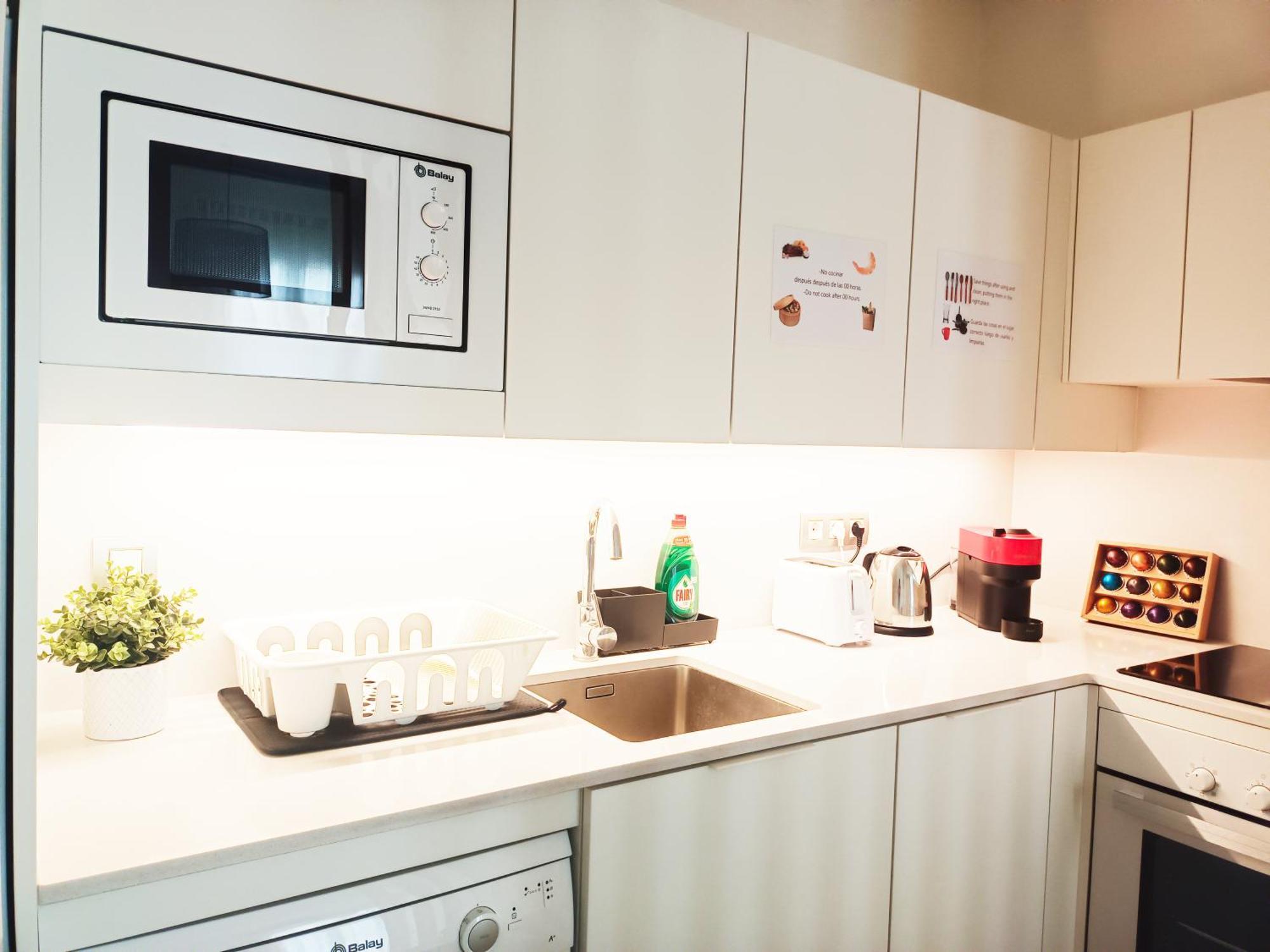 Private Rooms By Plaza Universidad Barcelona Luaran gambar