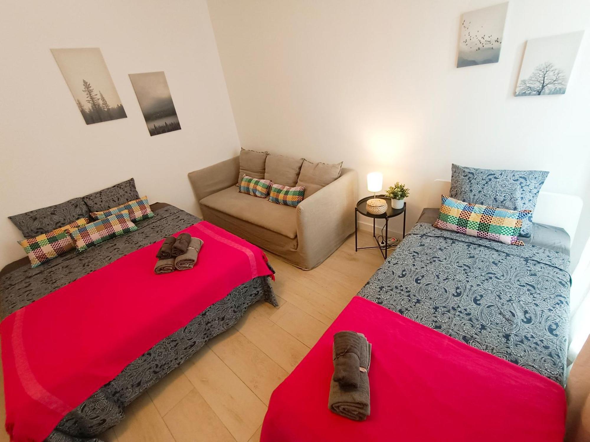 Private Rooms By Plaza Universidad Barcelona Luaran gambar