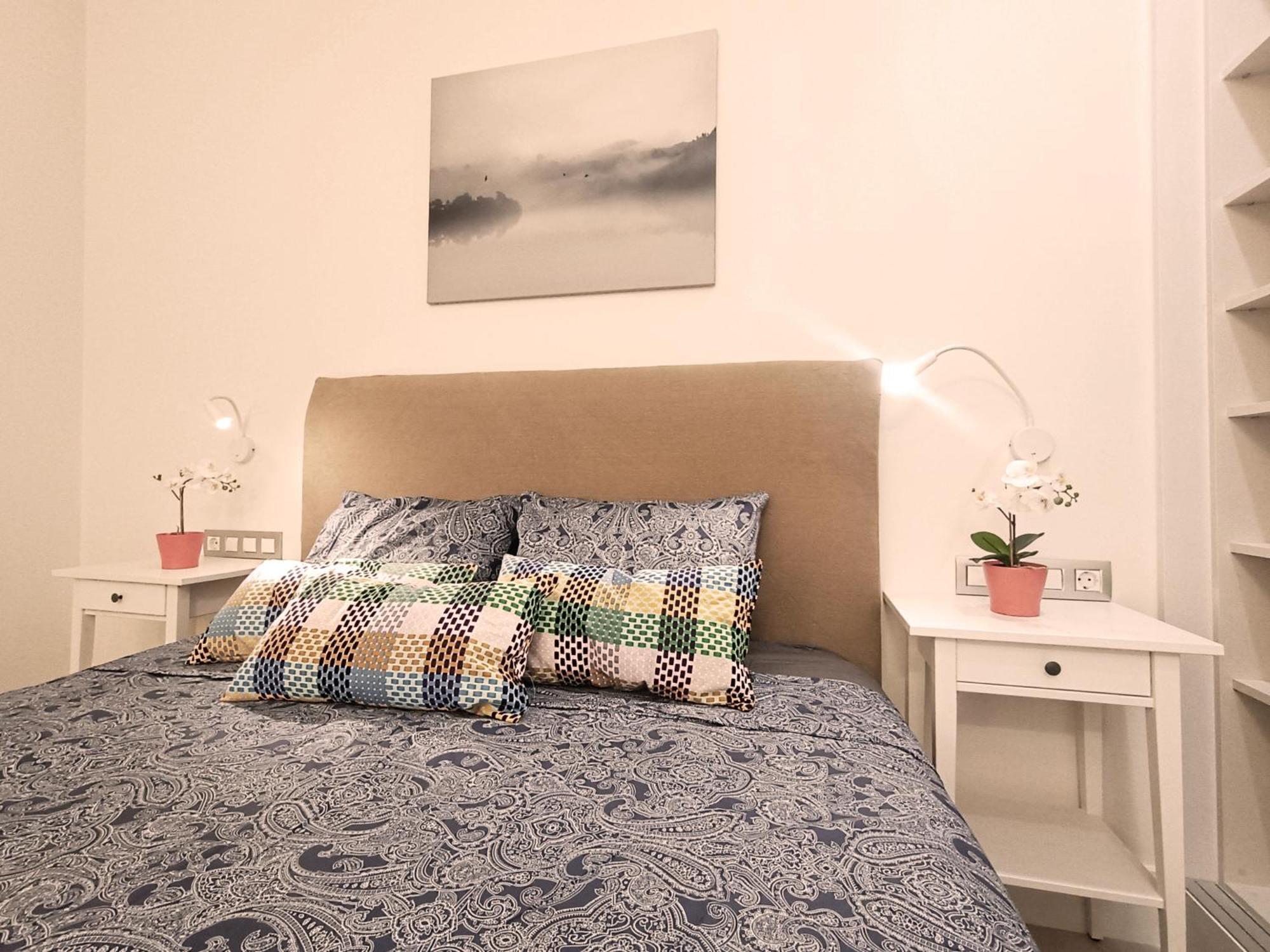 Private Rooms By Plaza Universidad Barcelona Luaran gambar